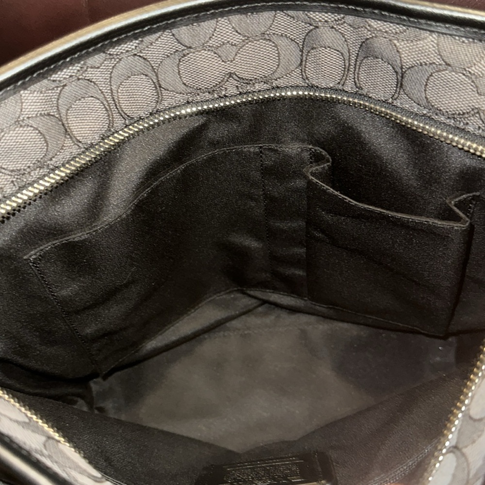 ***SOLD** NWOT Coach Canvas & Leather Signature Gallery Tote - Picture 13 of 15